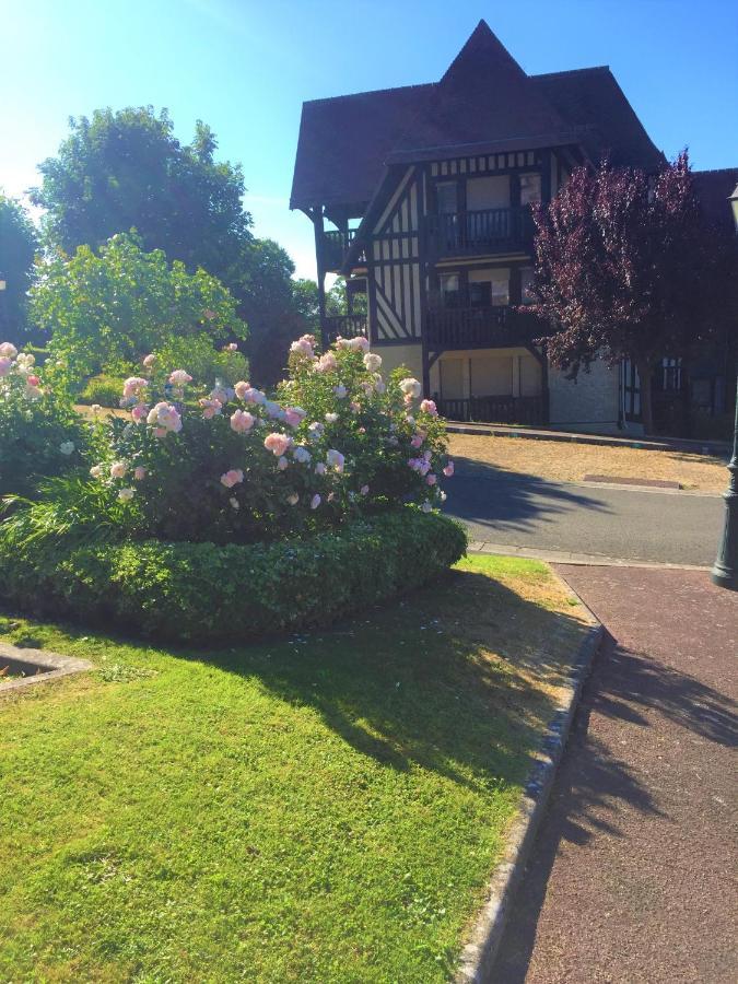 Domaine Prive, , Piscine, Jacuzzi, Joli Appartement Deauville Buitenkant foto
